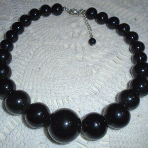 Viintage black acrylic bead big 60s and 50s vibe necklace